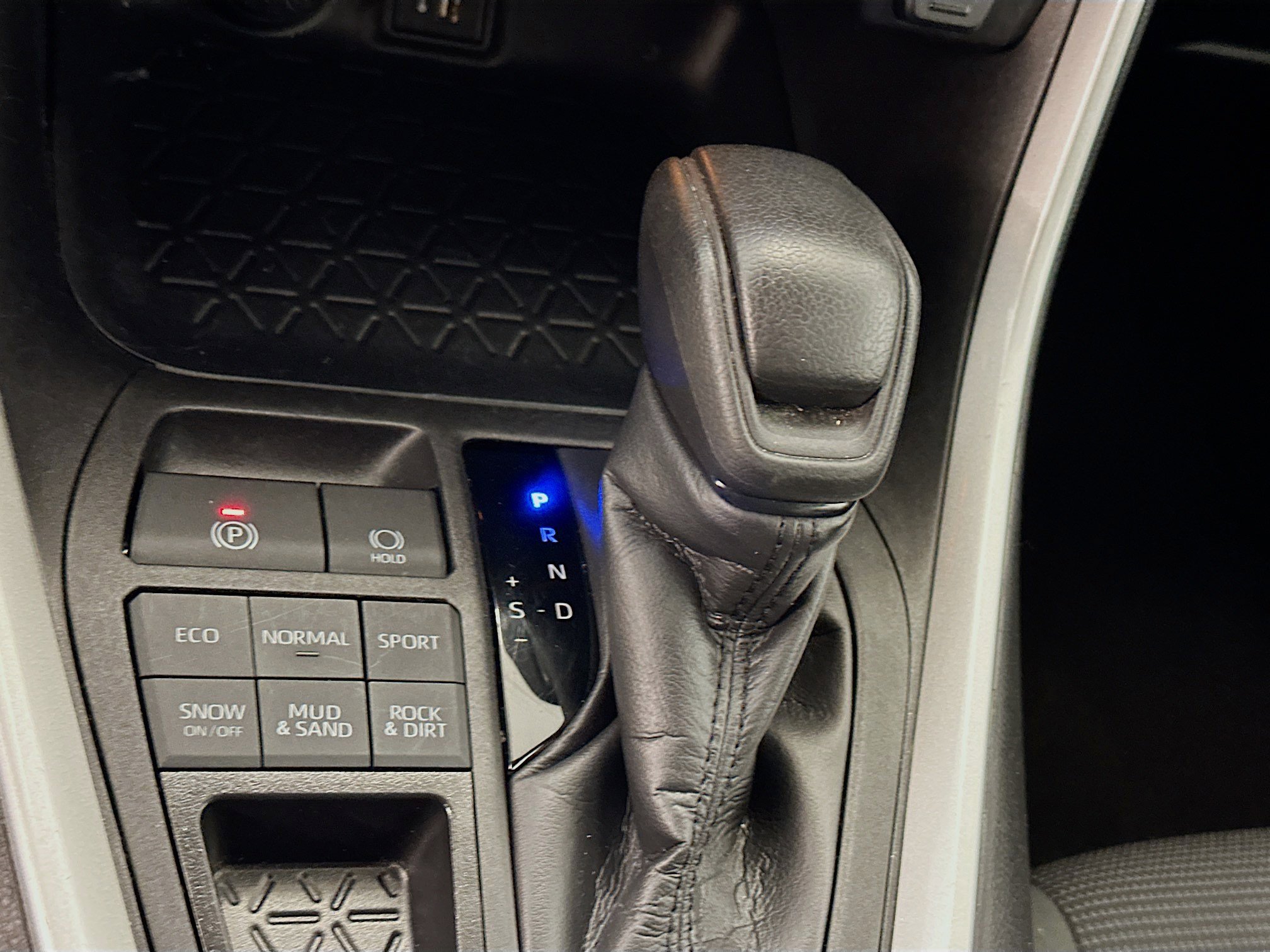 Used 2024 Toyota RAV4 LE image 25