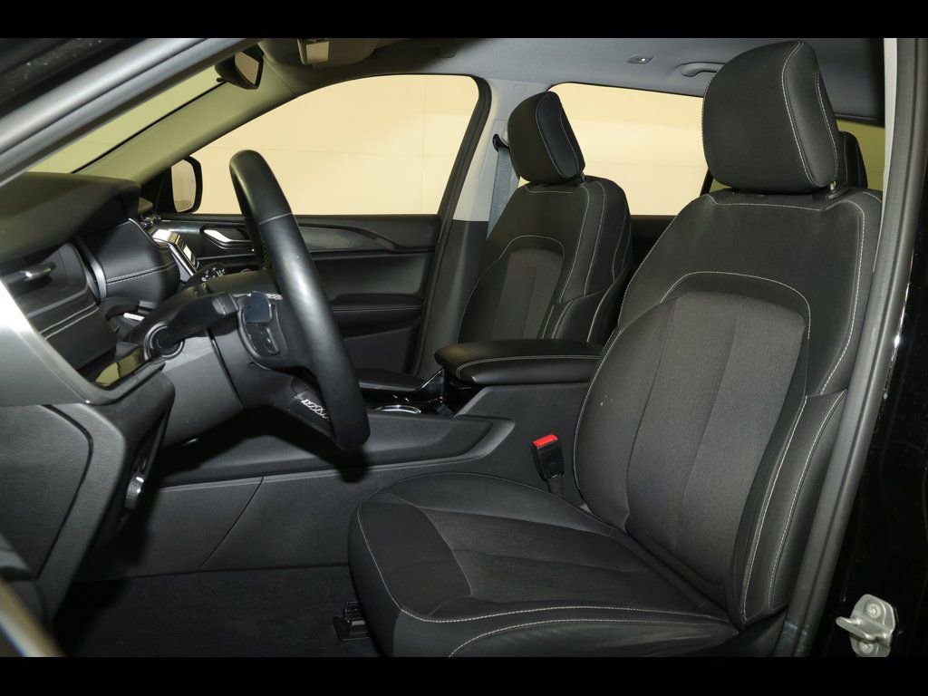 Used 2022 Jeep Grand Cherokee L Laredo w/ Luxury Tech Group I image 22