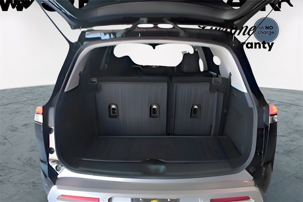 Used 2024 Nissan Pathfinder Platinum w/ Cargo Package image 23