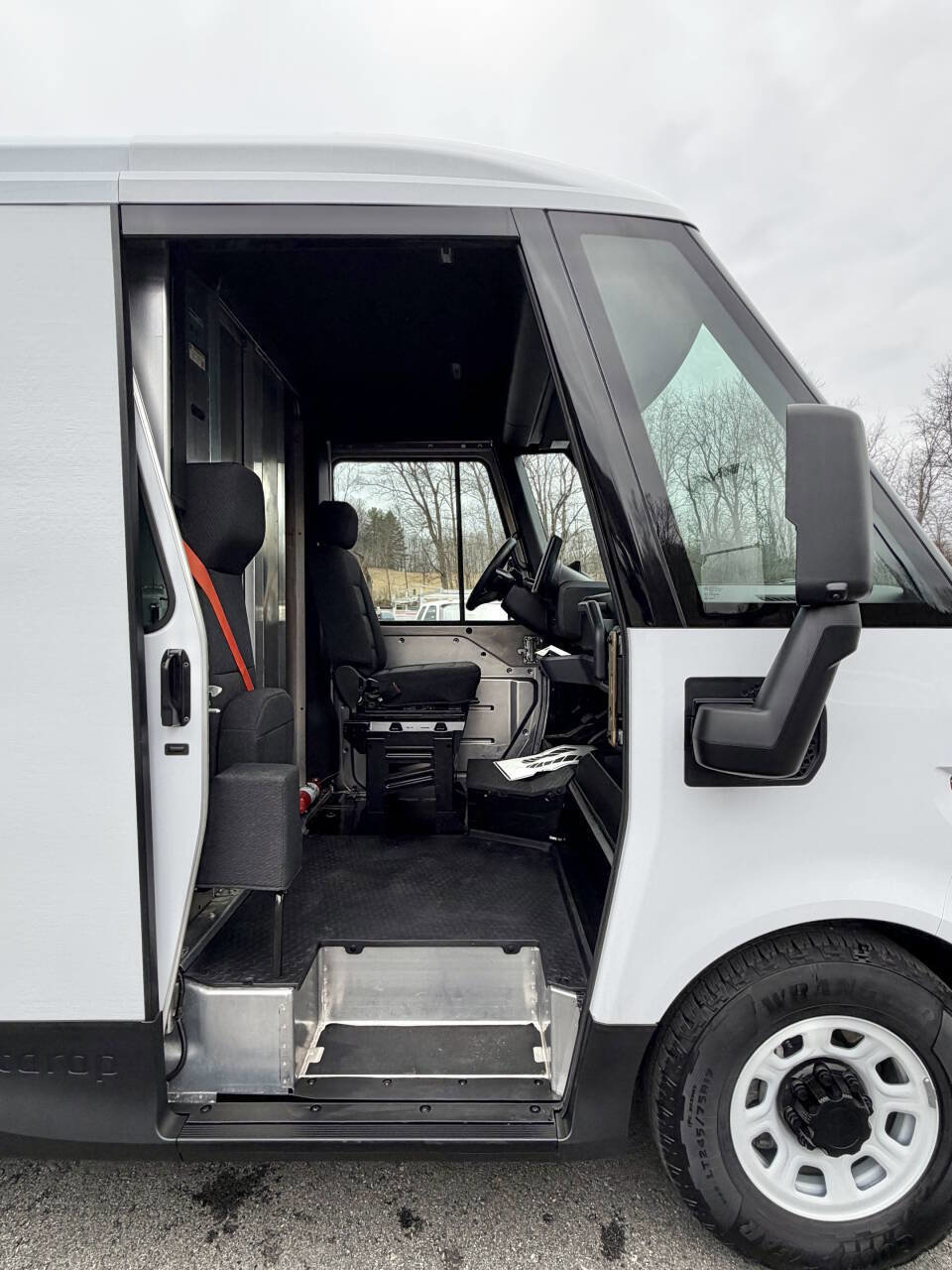 Used 2025 Chevrolet Brightdrop 600 image 27