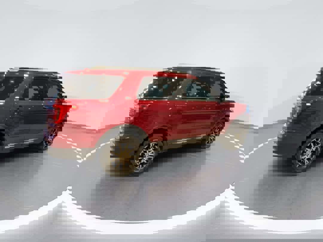 Used 2016 Ford Explorer XLT w/ Equipment Group 202A image 8