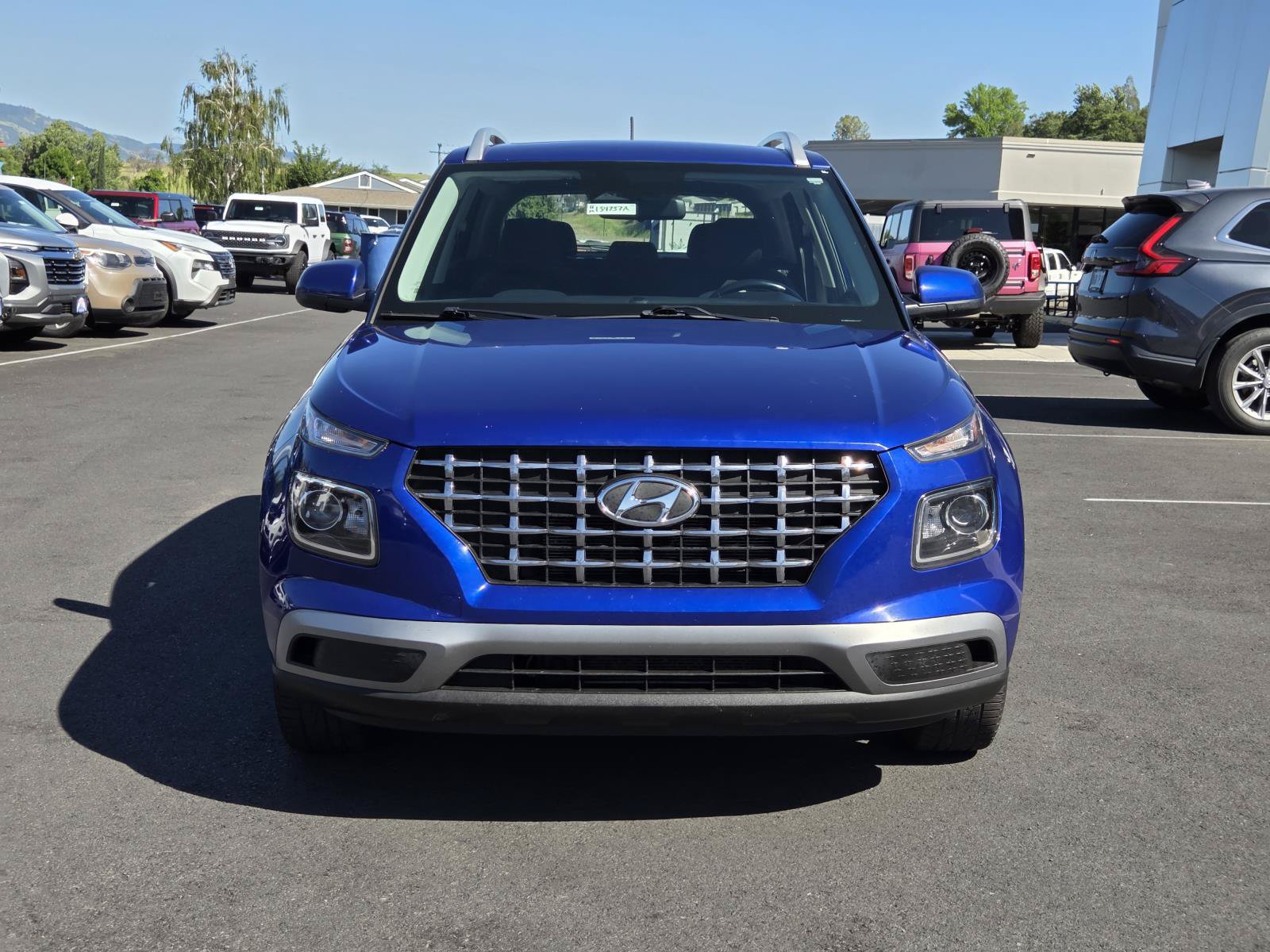 Used 2023 Hyundai Venue SEL FWD video 2