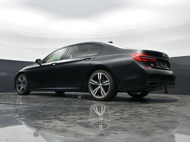 Used 2018 BMW 750i w/ Executive Package RWD image 38