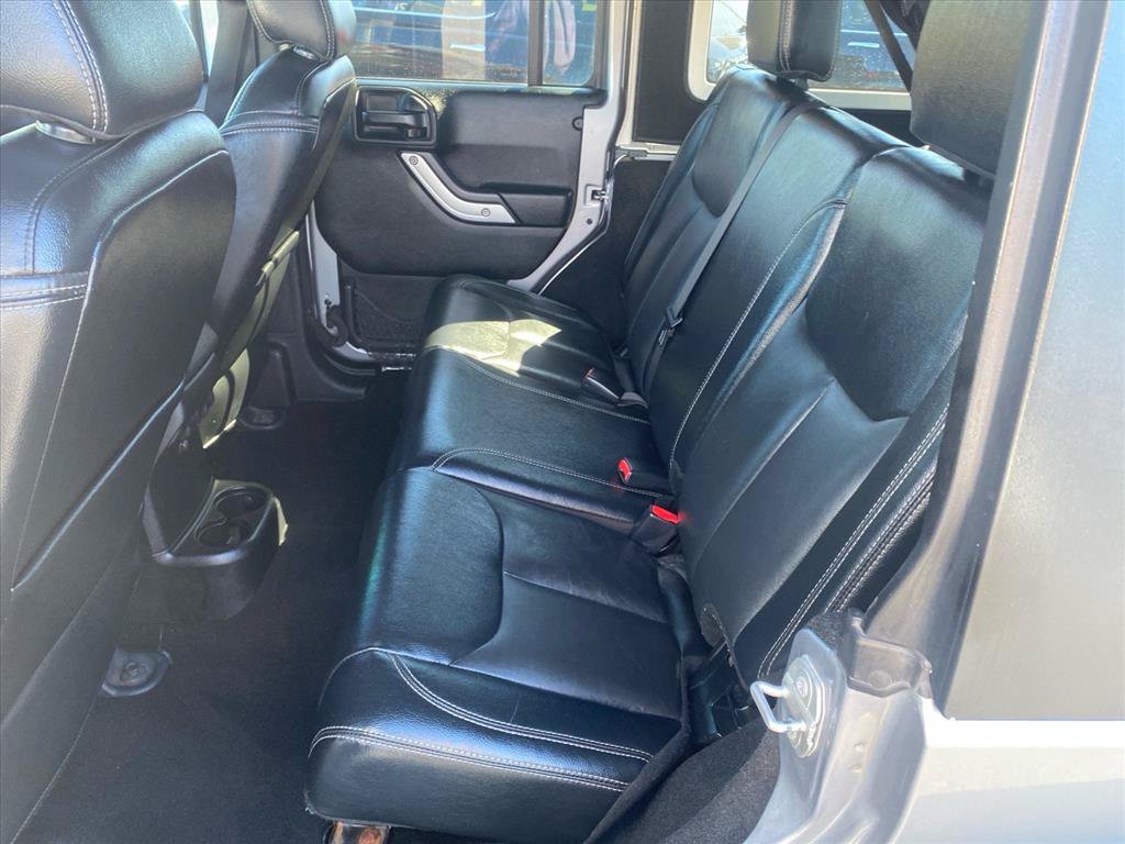 Used 2018 Jeep Wrangler Unlimited Rubicon w/ Connectivity Group AWD/4WD image 22