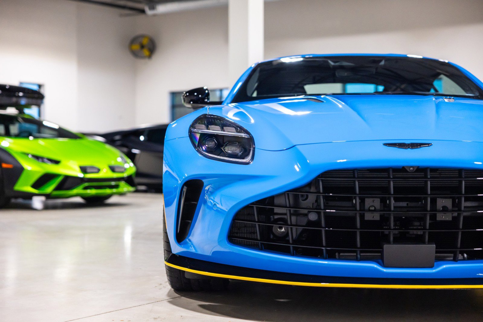 Used 2025 Aston Martin V8 Vantage Coupe image 21