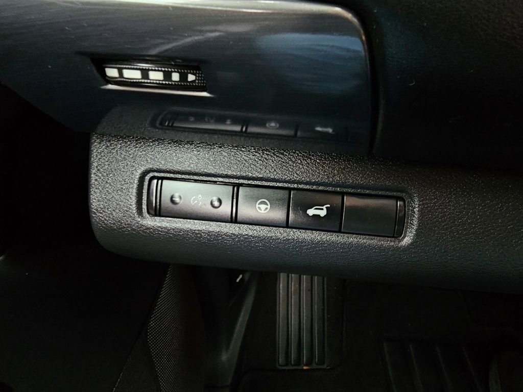 Used 2022 Nissan Pathfinder SL image 19