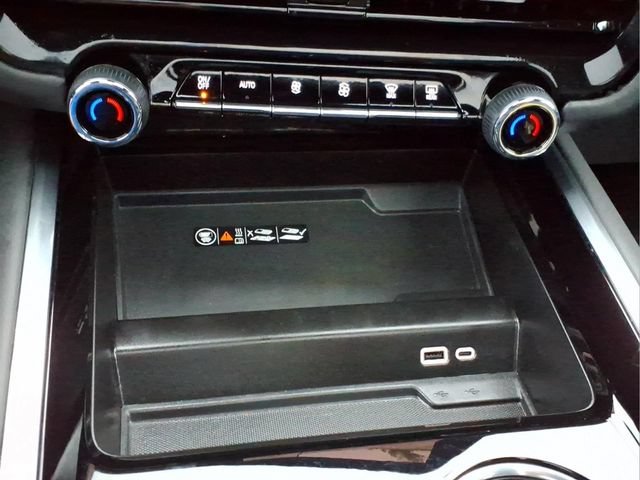 Used 2025 Chevrolet Suburban Z71 w/ Comfort Package AWD/4WD image 25