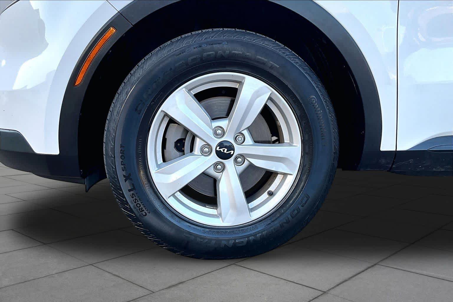 Used 2022 Kia Sorento LX FWD image 11