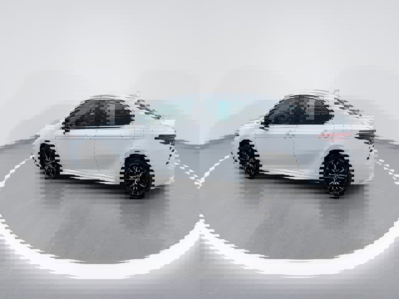 Used 2021 Toyota Camry SE w/ Cold Weather Package image 12