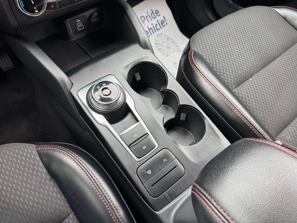 Used 2025 Ford Escape ST-Line Select AWD/4WD image 30