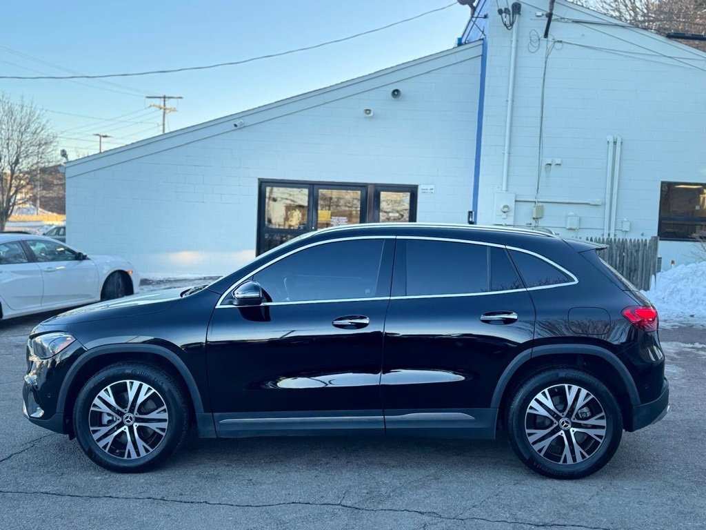 Used 2025 Mercedes-Benz GLA 250 4MATIC w/ Exclusive Package image 3