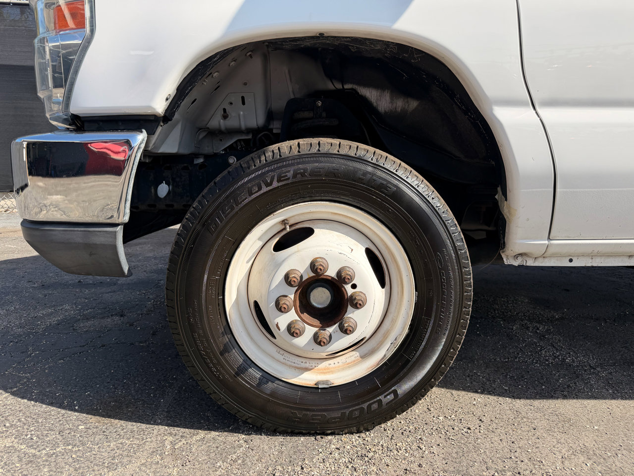 Used 2015 Ford E-350 and Econoline 350 Super Duty image 8