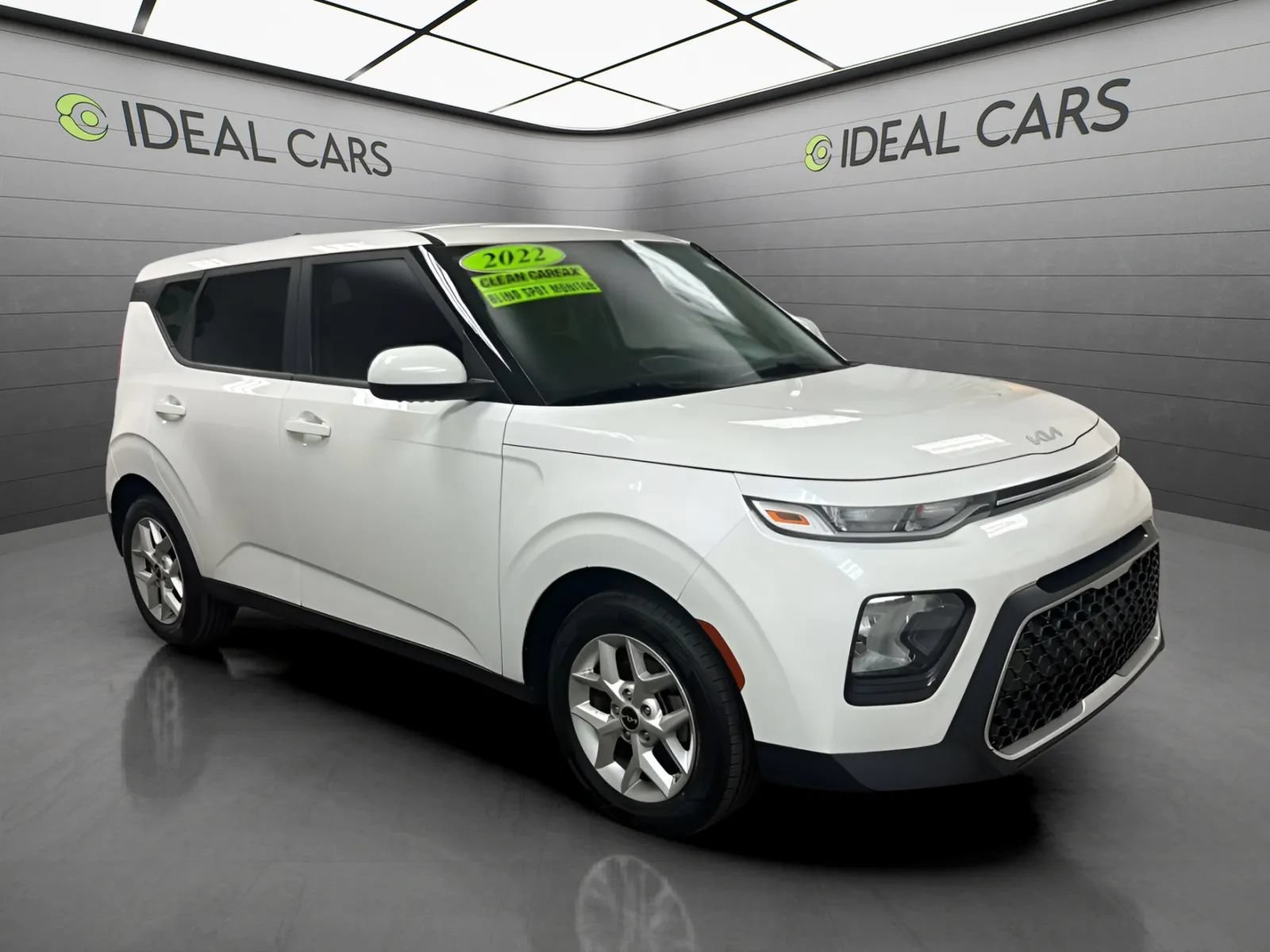 Used 2022 Kia Soul LX w/ Technology Package FWD image 3