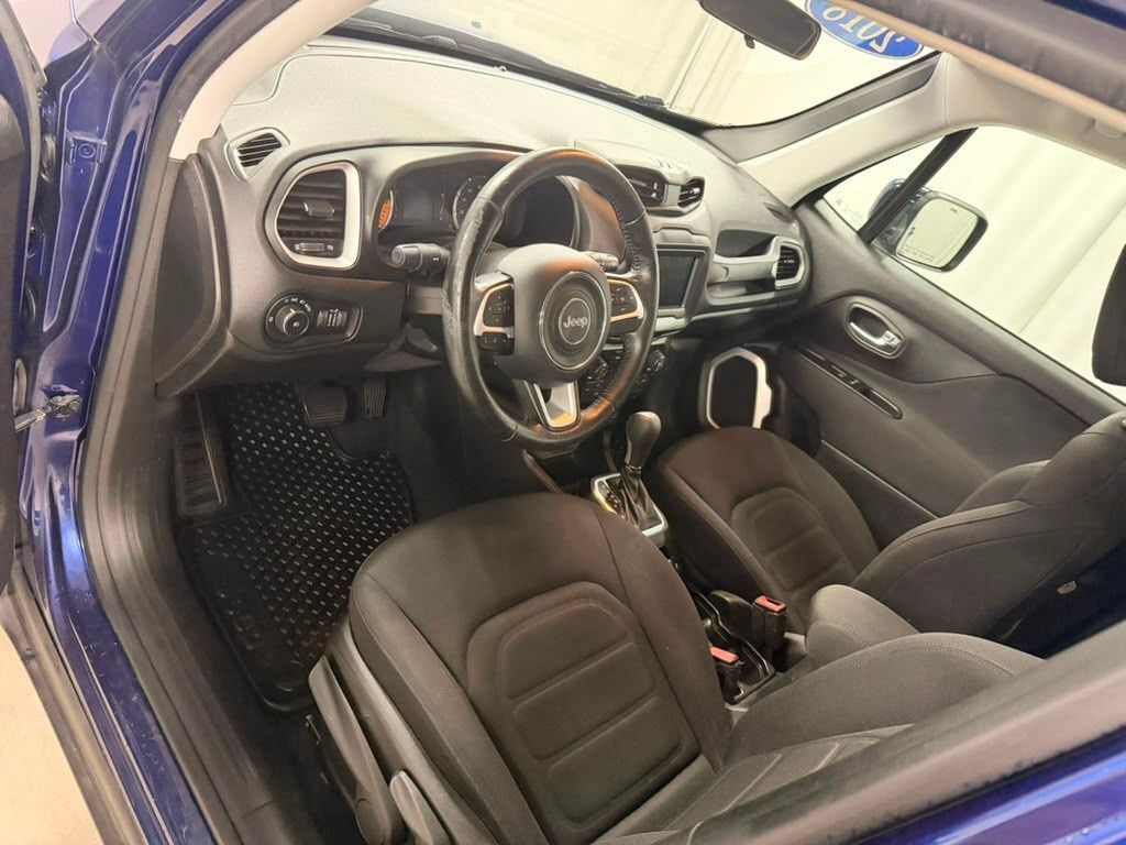 Used 2018 Jeep Renegade Latitude w/ Cold Weather Group AWD/4WD image 23