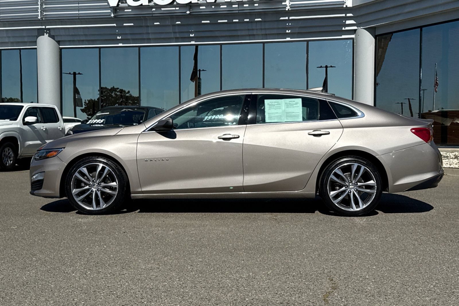 Used 2023 Chevrolet Malibu LT FWD image 9