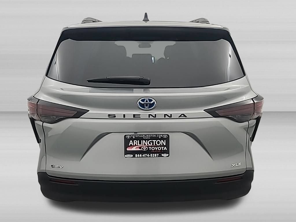 Used 2025 Toyota Sienna XLE FWD image 6