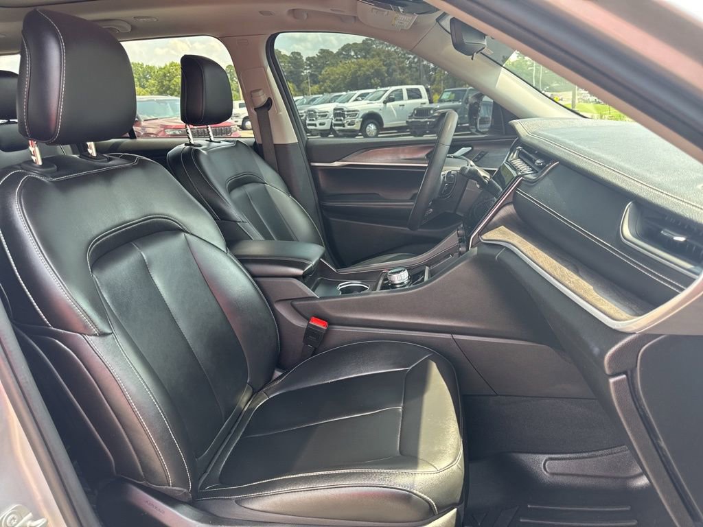 Used 2024 Jeep Grand Cherokee Limited w/ Black Appearance Package image 27