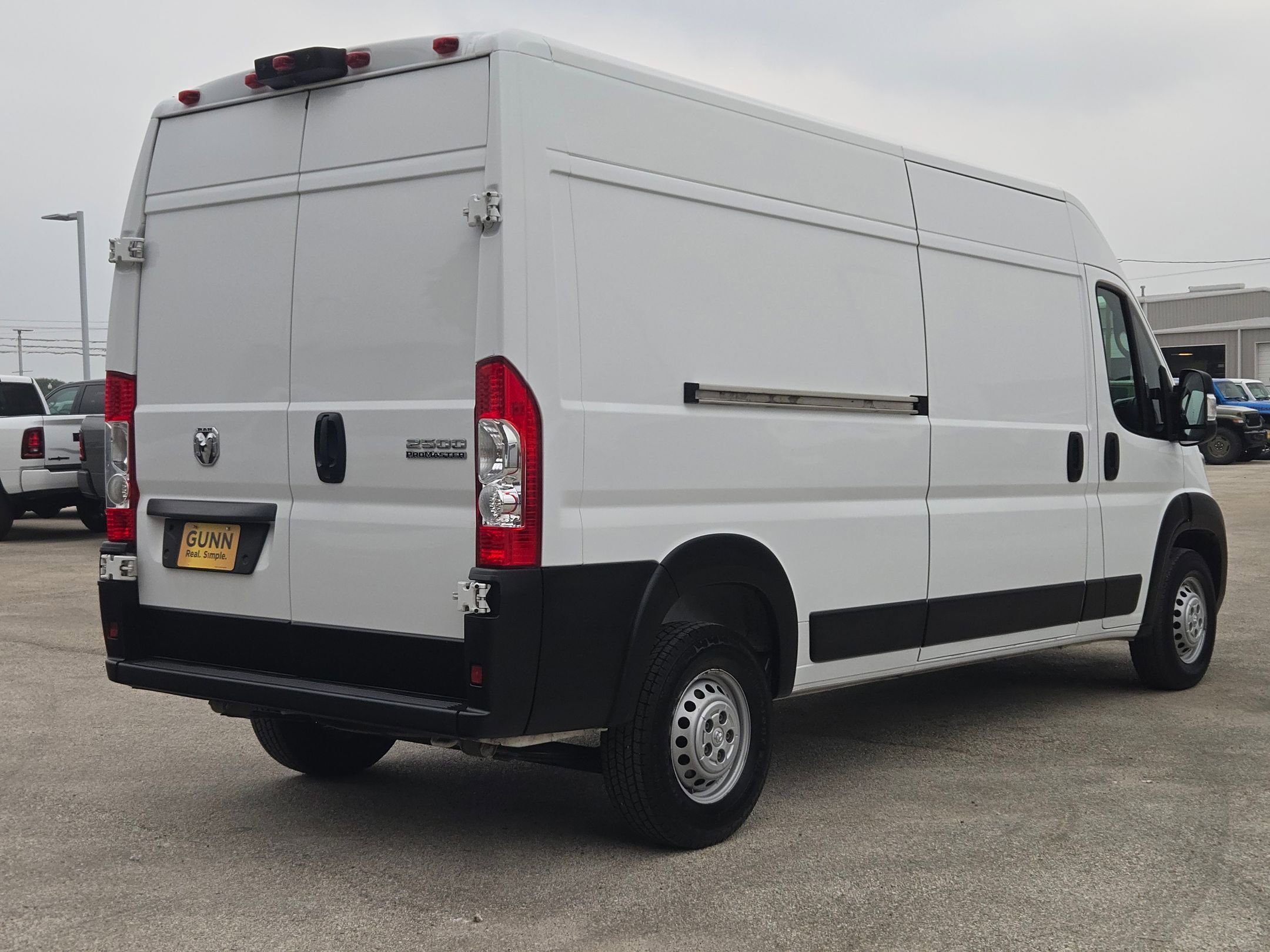 Used 2025 RAM ProMaster 2500 w/ Convenience Group FWD image 3