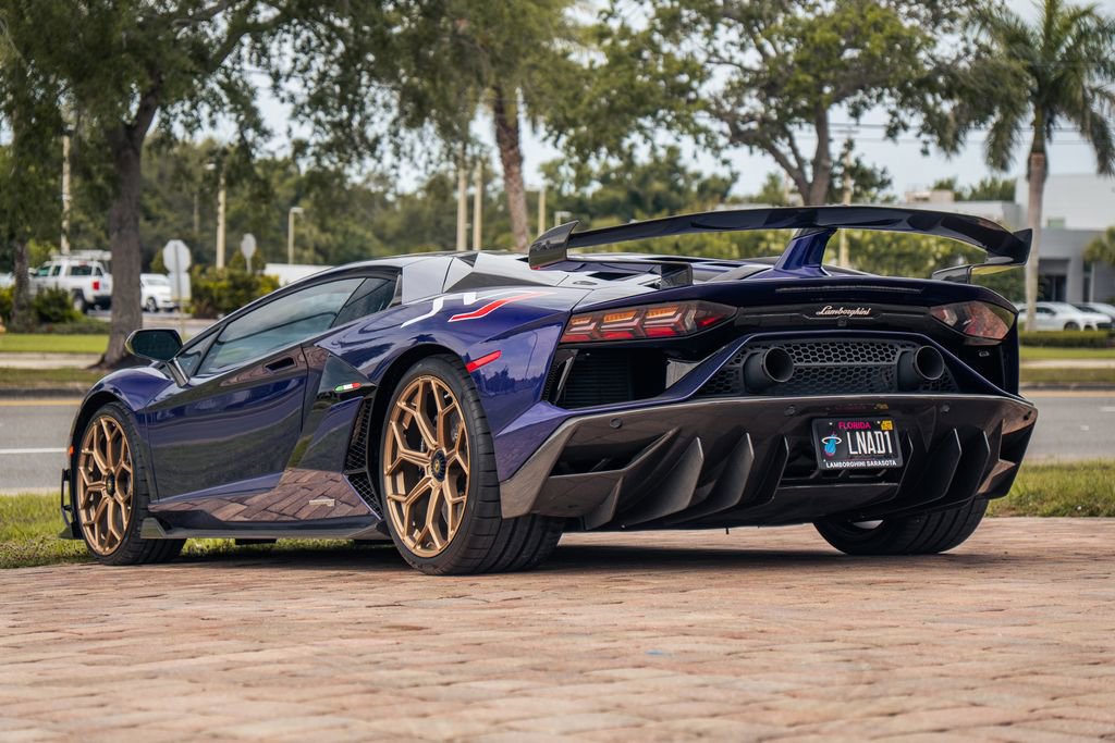 Used 2019 Lamborghini Aventador SVJ AWD/4WD image 3