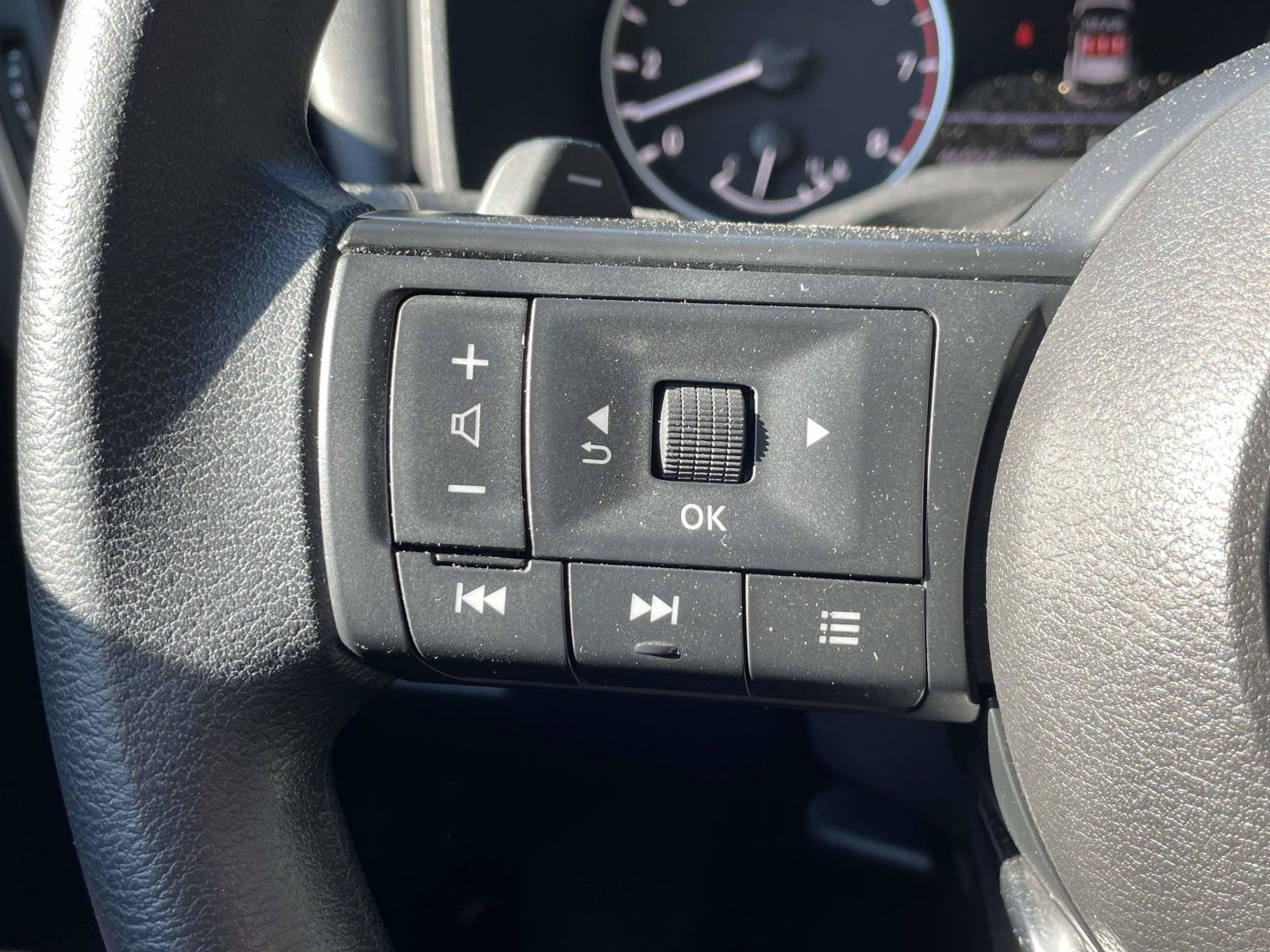 Used 2023 Nissan Rogue S AWD/4WD image 20