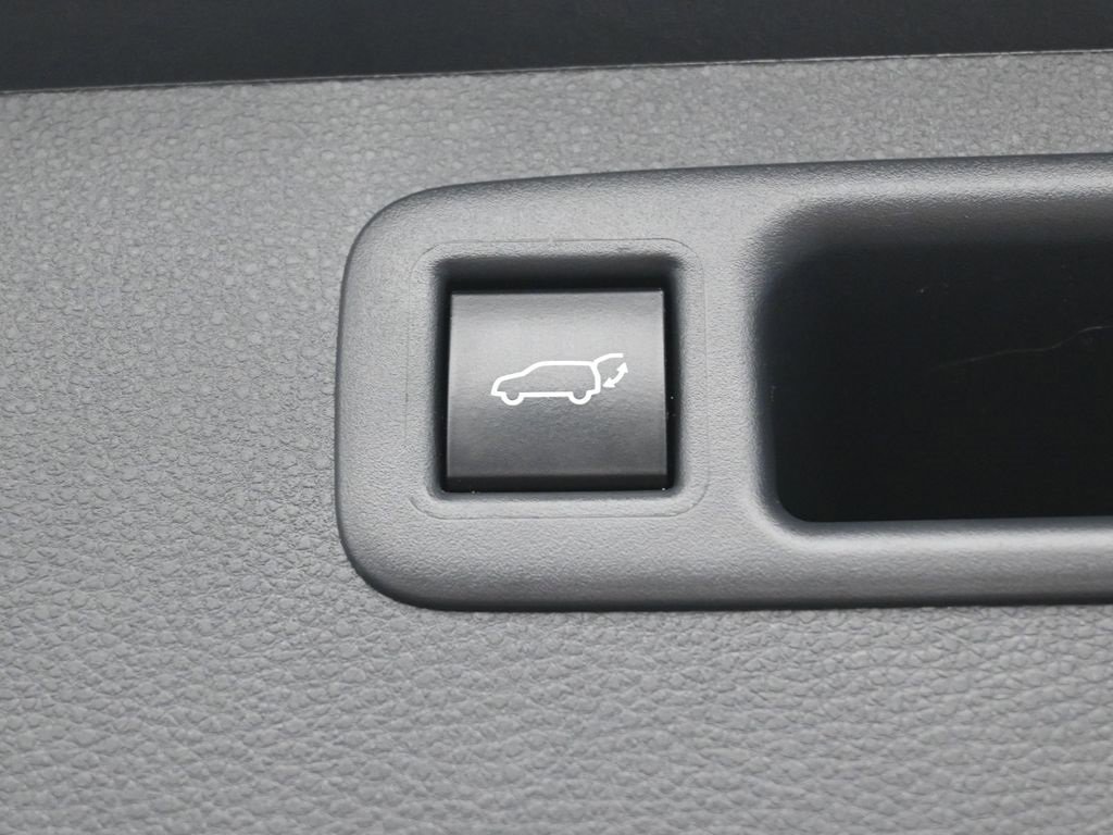 Used 2023 Toyota Highlander XLE image 33