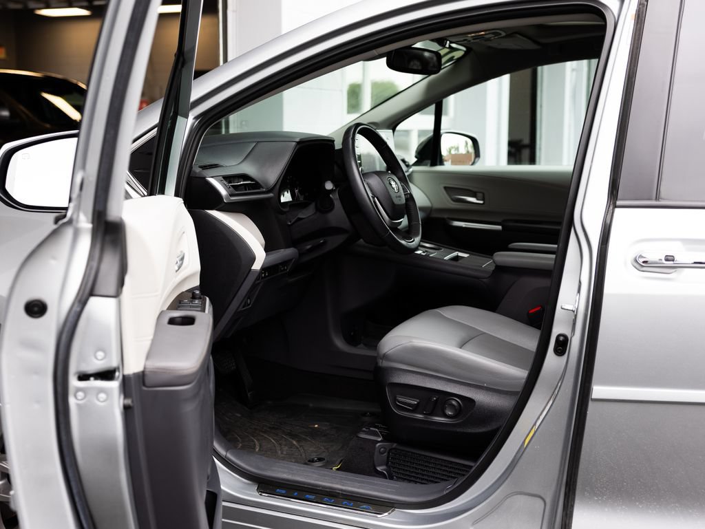 Certified 2024 Toyota Sienna XLE w/ XLE Plus Package FWD image 32