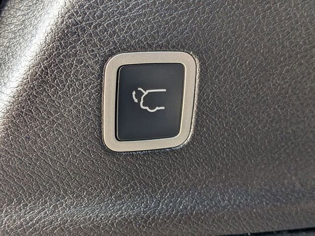 Used 2025 Chrysler Pacifica Select image 38