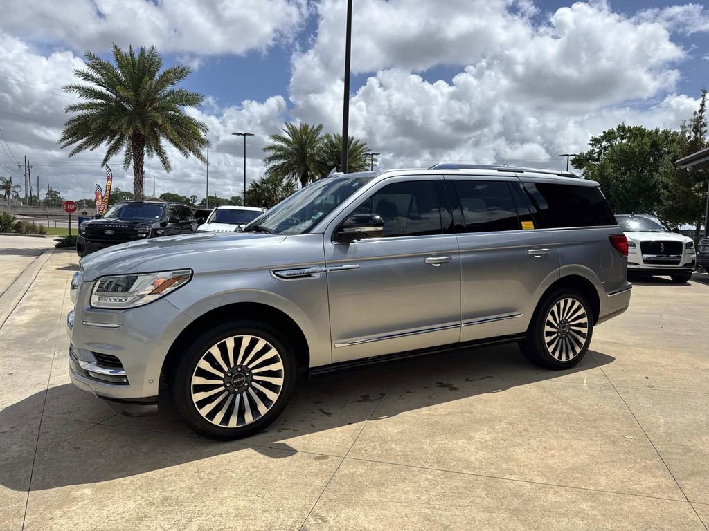 Used 2020 Lincoln Navigator Reserve w/ Luxury Package image 5