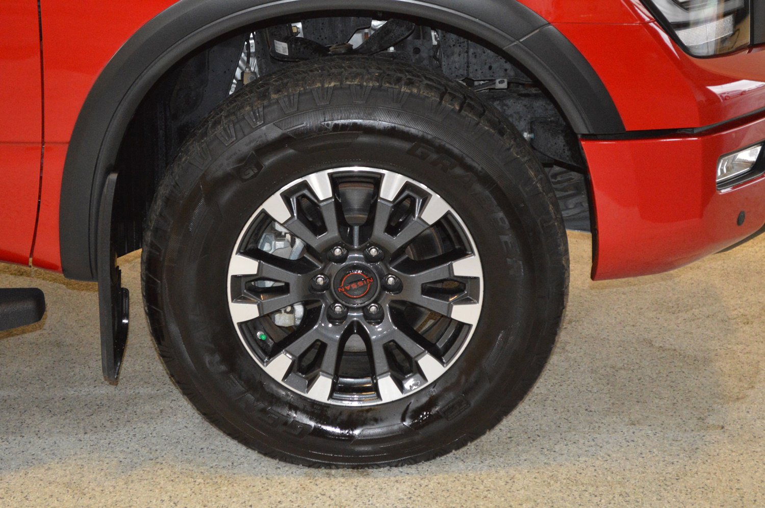 Used 2024 Nissan Titan PRO-4X w/ Pro-4x Convenience Package image 9