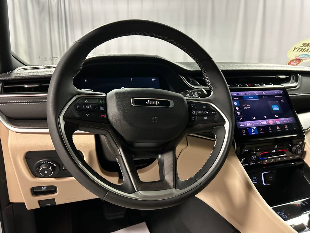 Used 2025 Jeep Grand Cherokee Limited image 15