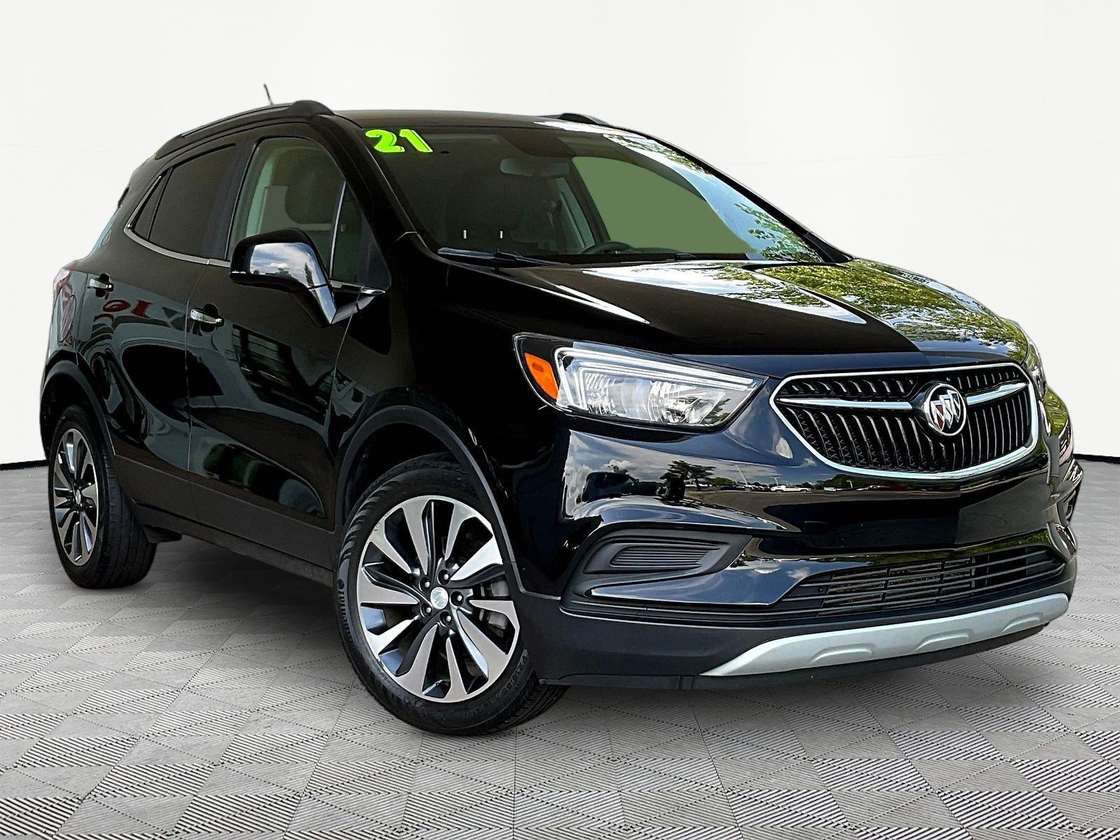 Used 2021 Buick Encore Preferred w/ Safety Package FWD image 3