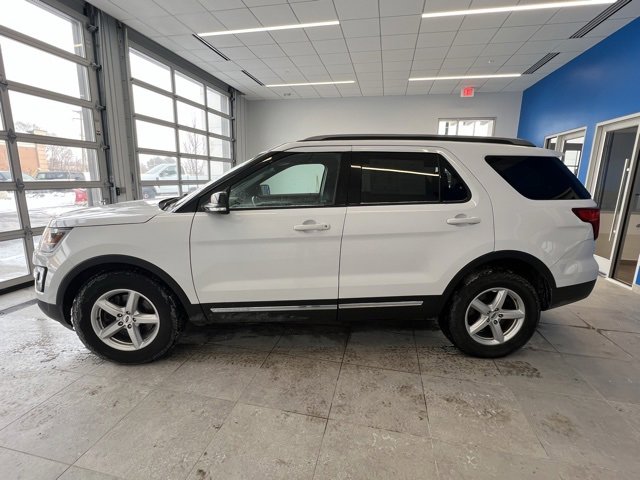 Used 2017 Ford Explorer XLT image 8