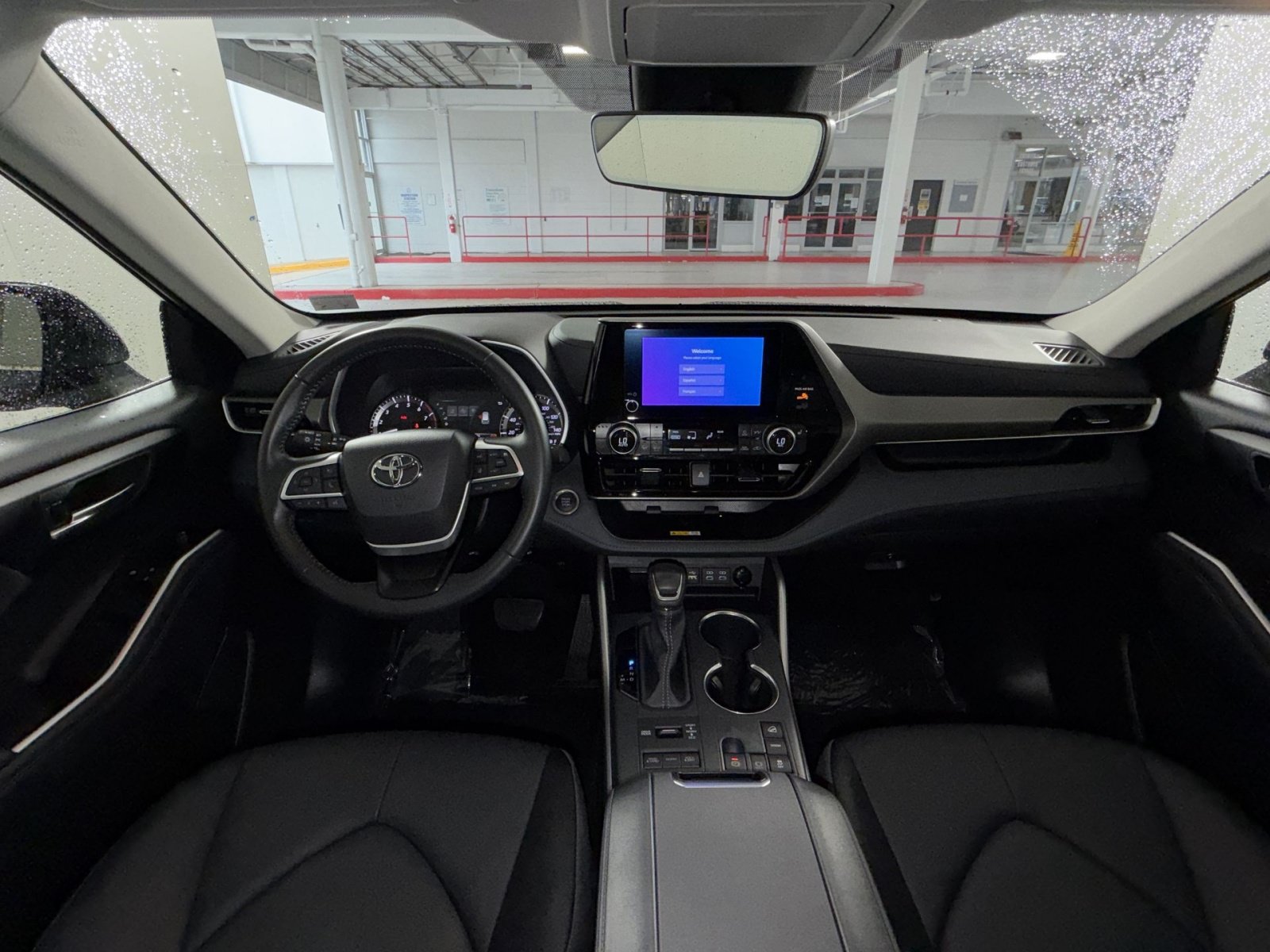 Used 2025 Toyota Highlander XLE AWD/4WD image 23