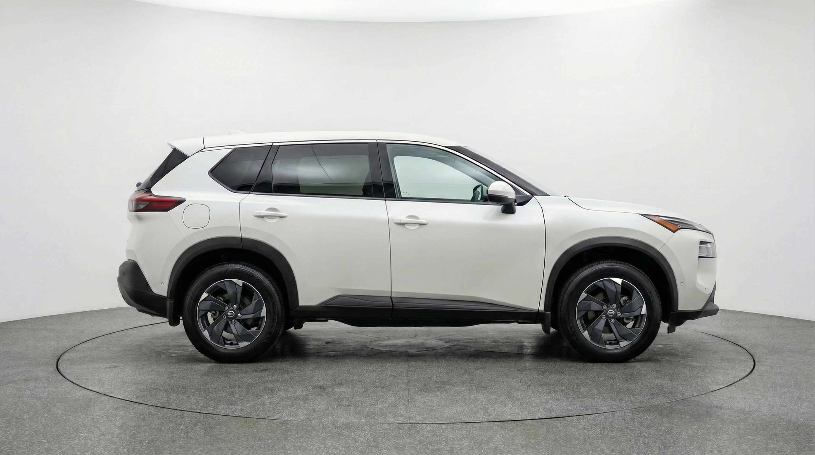 Used 2025 Nissan Rogue SV AWD/4WD image 11