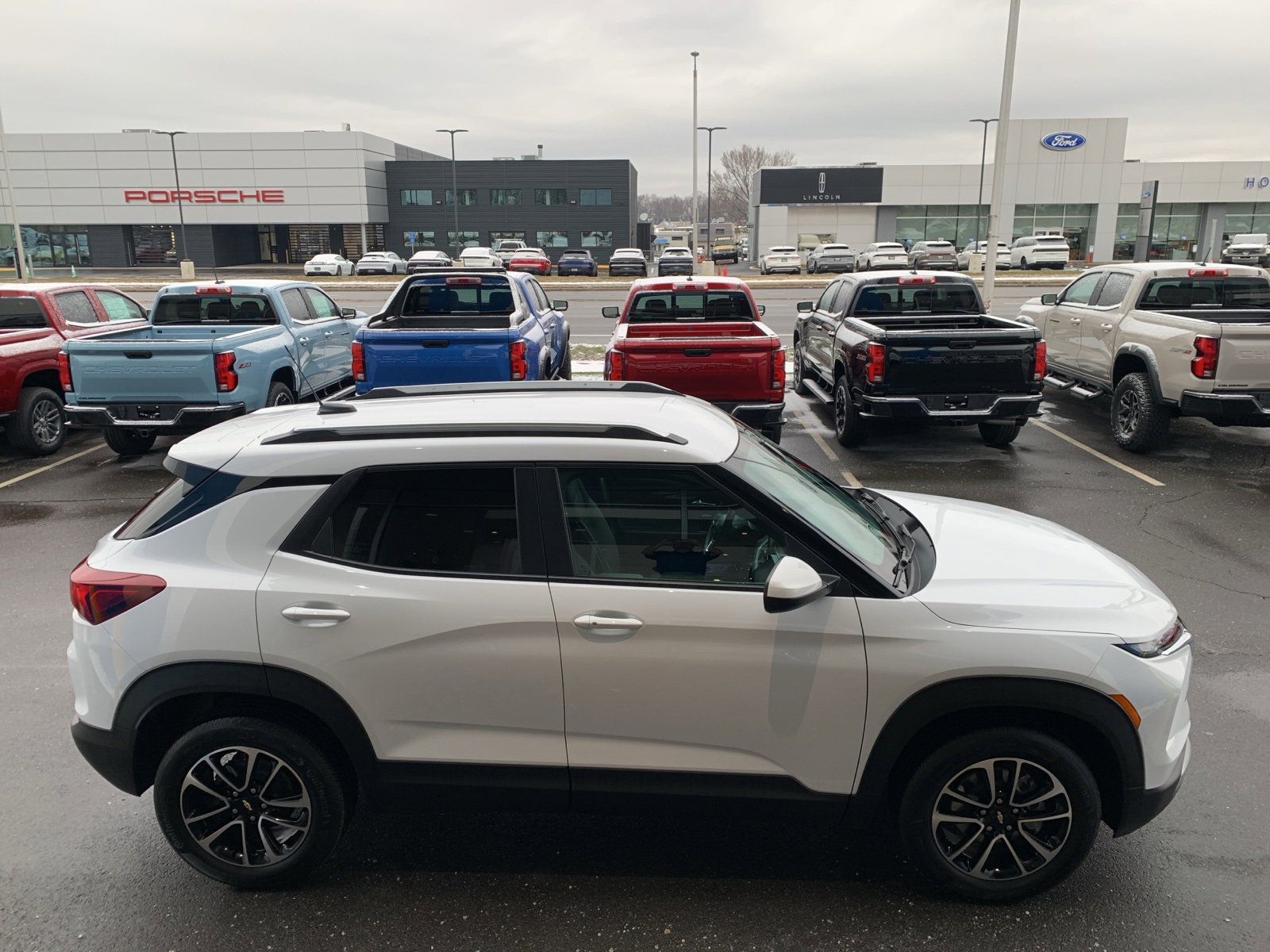 Used 2025 Chevrolet TrailBlazer LT w/ Convenience Package image 4