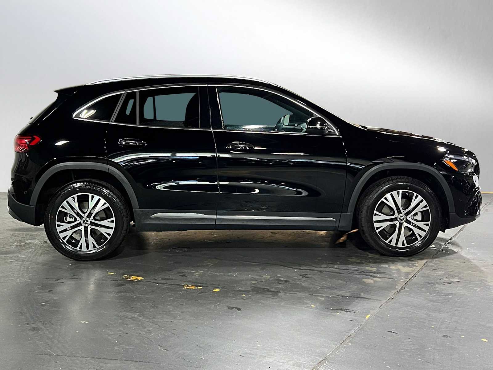 Used 2025 Mercedes-Benz GLA 250 4MATIC image 2