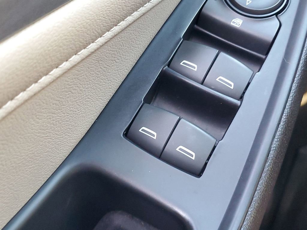 Used 2023 Chevrolet Traverse LS image 31