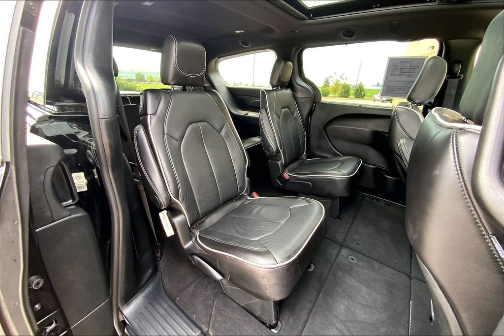 Used 2026 Chrysler Pacifica Limited FWD image 26