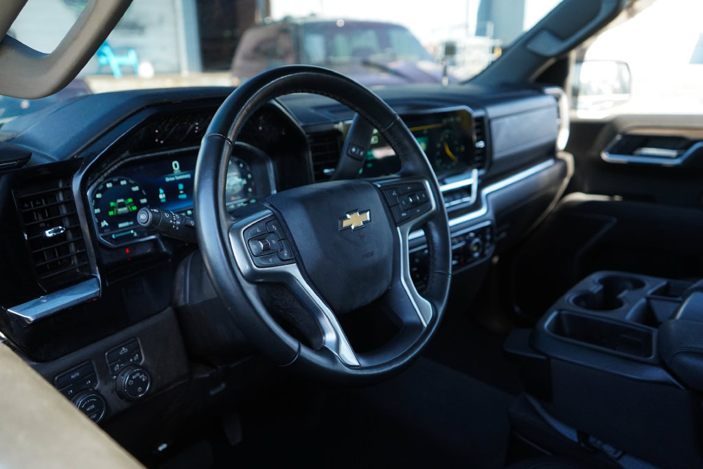 Used 2025 Chevrolet Silverado 1500 LT AWD/4WD image 6
