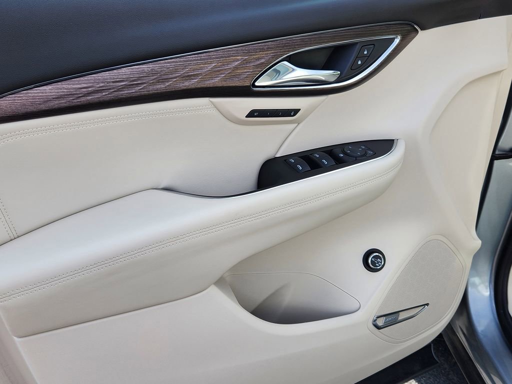 Used 2023 Buick Envision Avenir image 6
