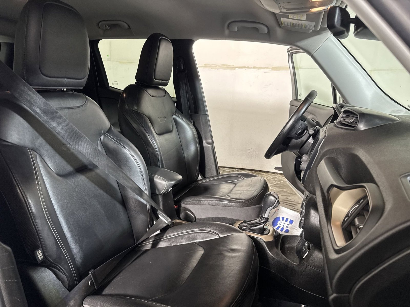 Used 2016 Jeep Renegade Limited image 28