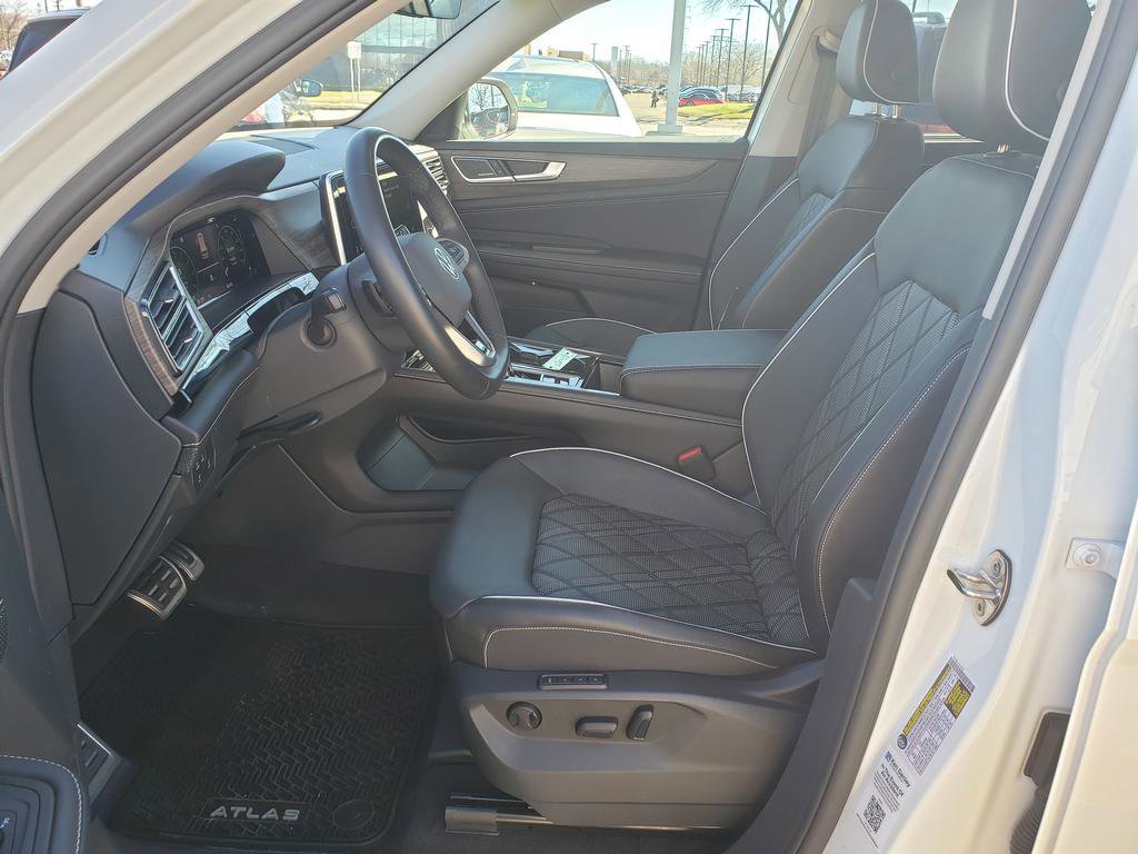 Used 2024 Volkswagen Atlas SEL Premium R-Line image 31