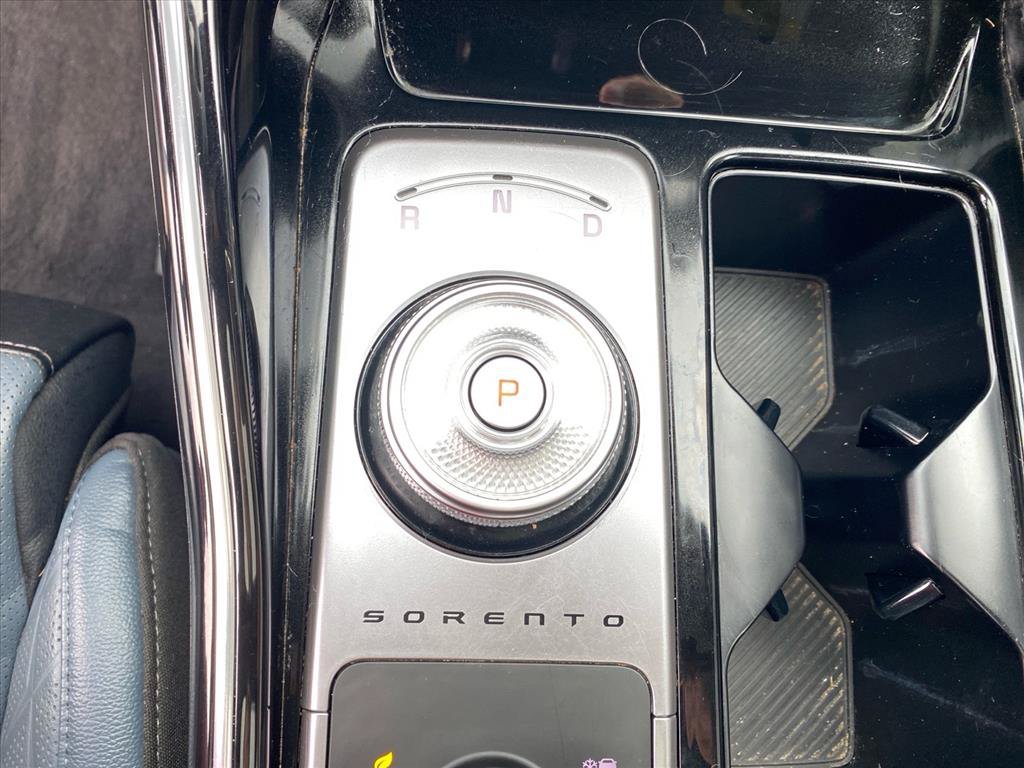 Certified 2025 Kia Sorento SX Prestige AWD/4WD image 13