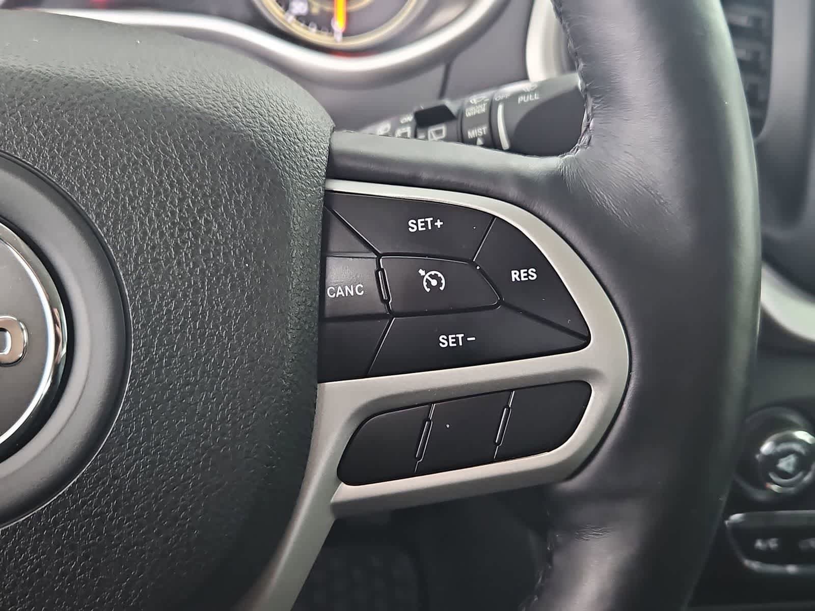 Used 2018 Jeep Cherokee Latitude Plus w/ Comfort/Convenience Group image 24