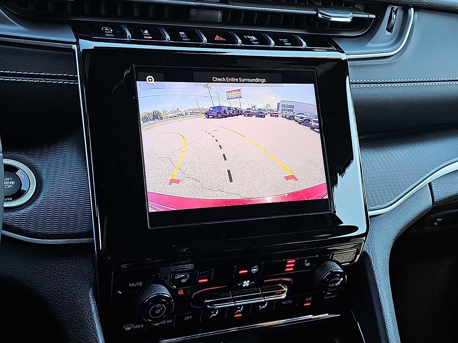 Used 2023 Jeep Grand Cherokee Altitude AWD/4WD image 18