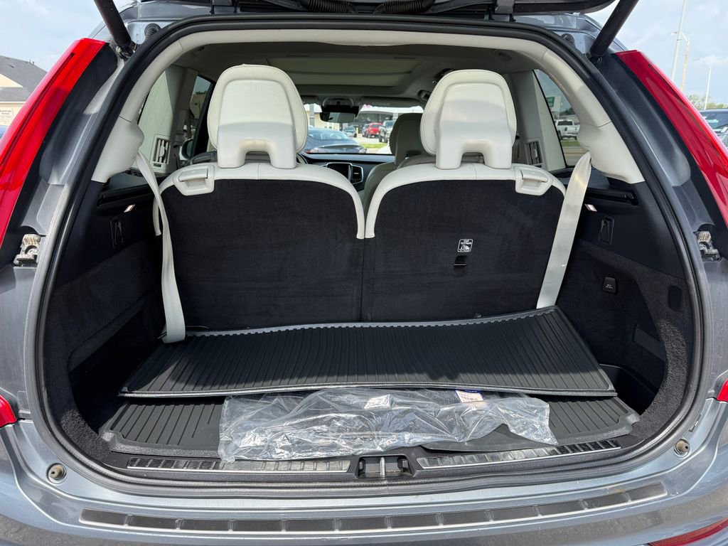 Used 2020 Volvo XC90 T6 Momentum AWD/4WD image 4