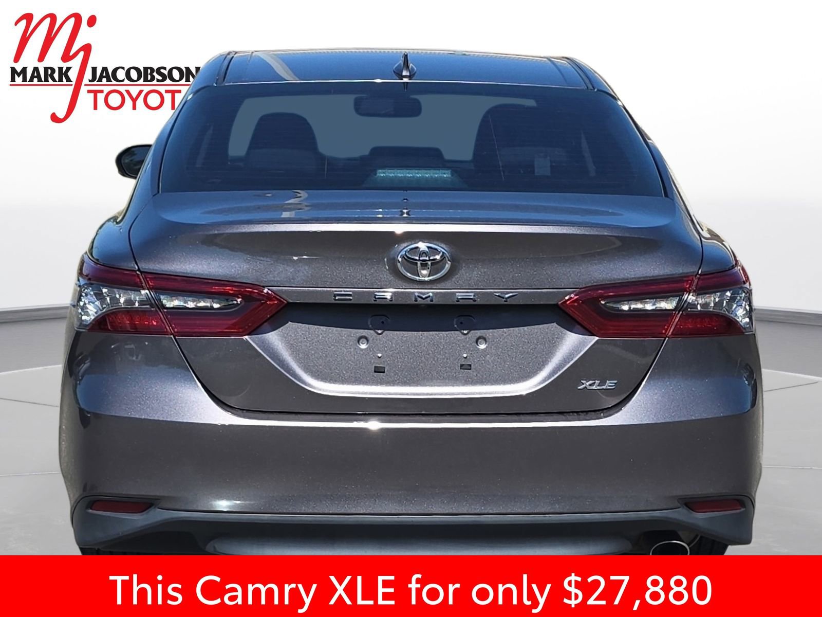 Used 2024 Toyota Camry XLE FWD image 11