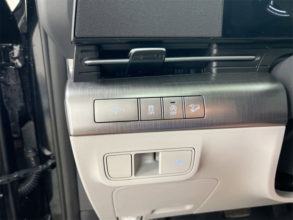 Used 2024 Hyundai Kona SE image 17
