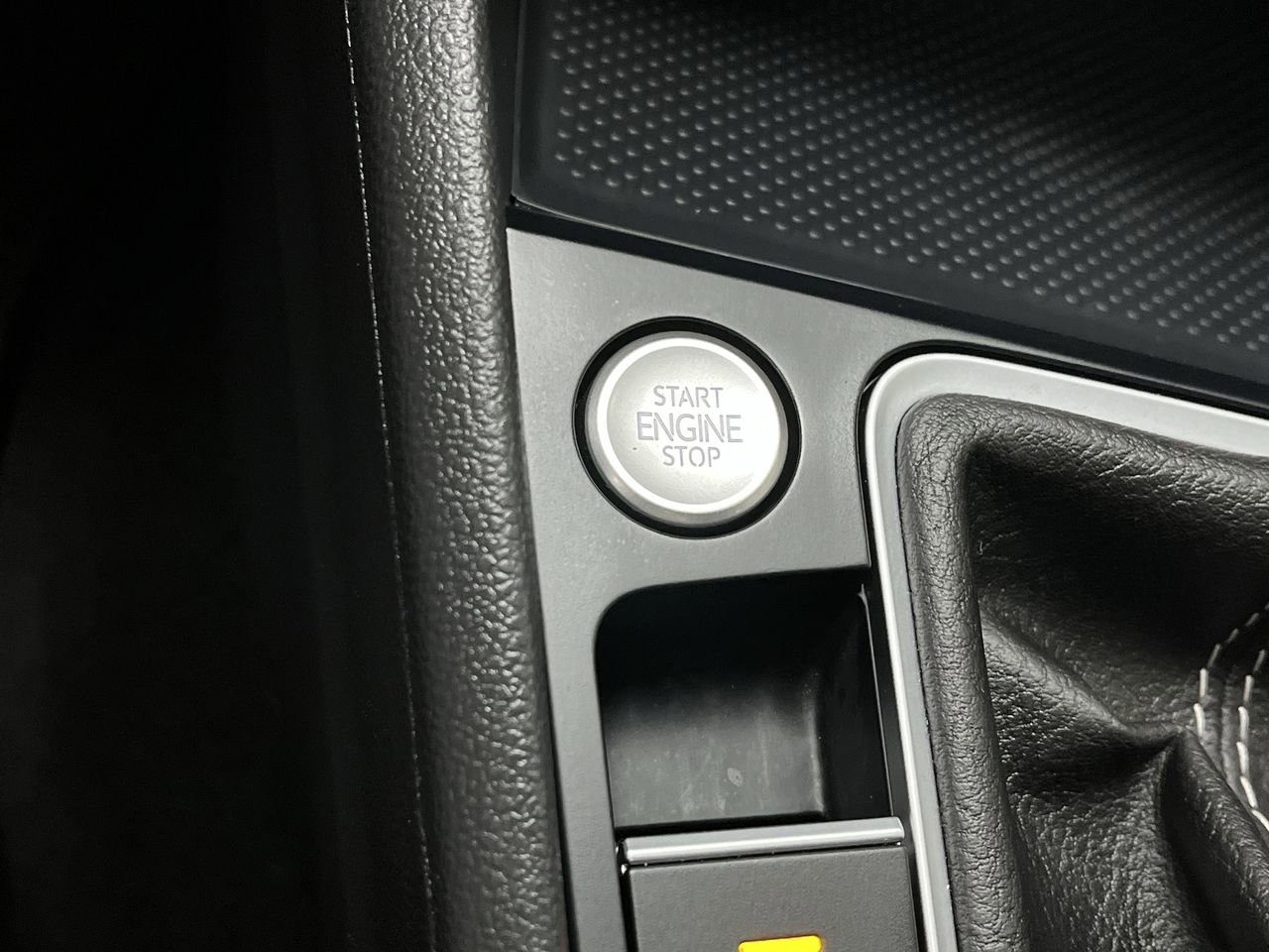 Used 2024 Volkswagen Jetta SE w/ Panoramic Sunroof Package image 21