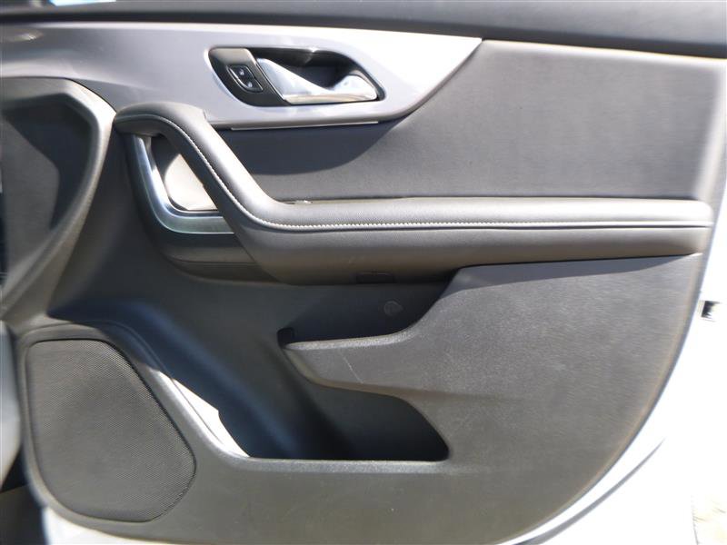 Used 2025 Chevrolet Blazer LT FWD image 17